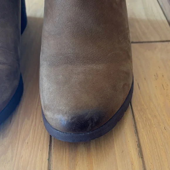 UGG Women's Tan Wedge Boots with Cream Lining - Picture 8 of 9